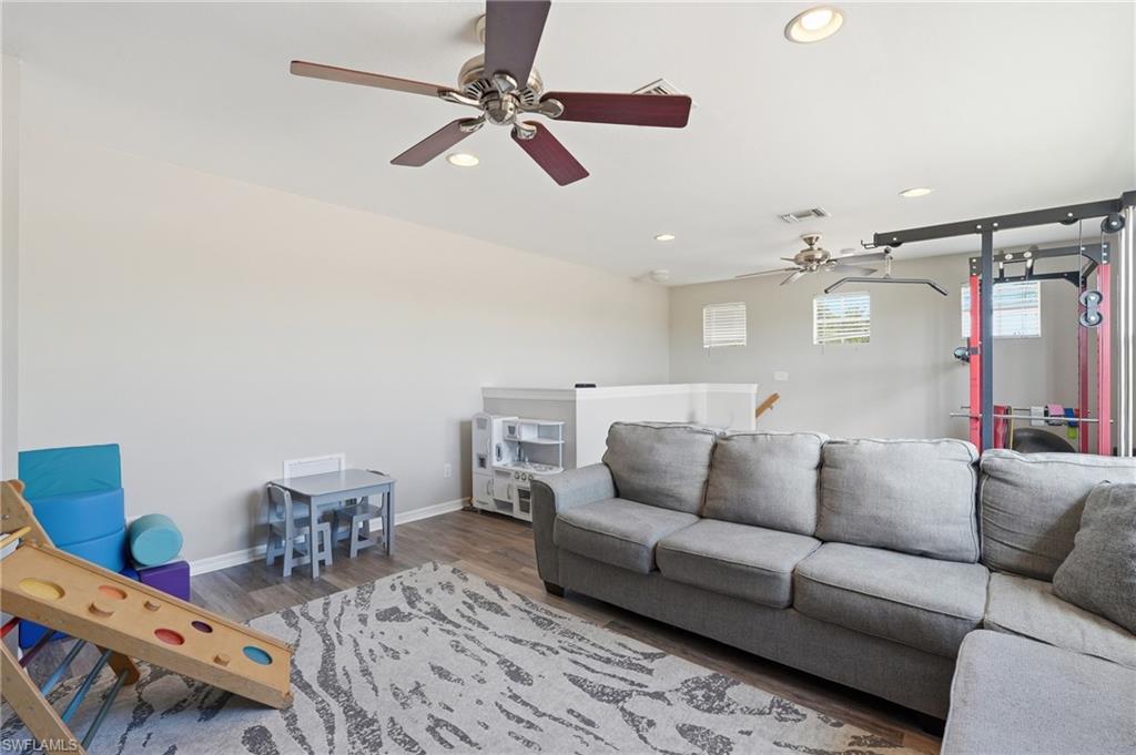 COLONIAL POINTE - Residential