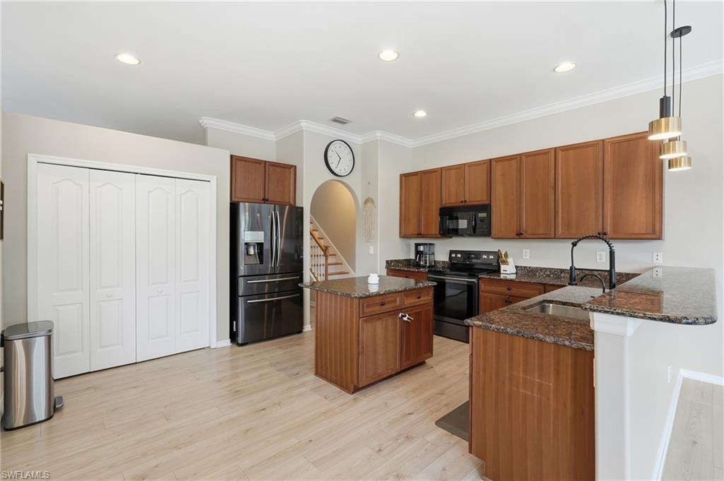 COLONIAL POINTE - Residential