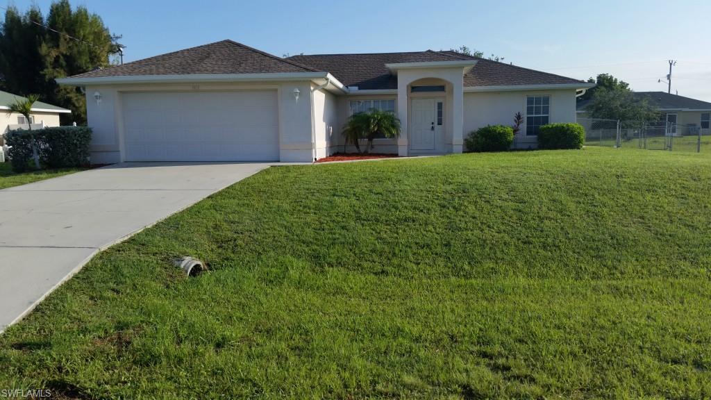 This 3BR / 2BA home is super clean and move in ready! Features include a HUGE fenced in back yard, recessed lighting, and tile floors throughout, carpet in the bedrooms only. This home is conveniently located off Chiquita Blvd for fast access to shopping, dining, and entertainment. Call today this one won't last!