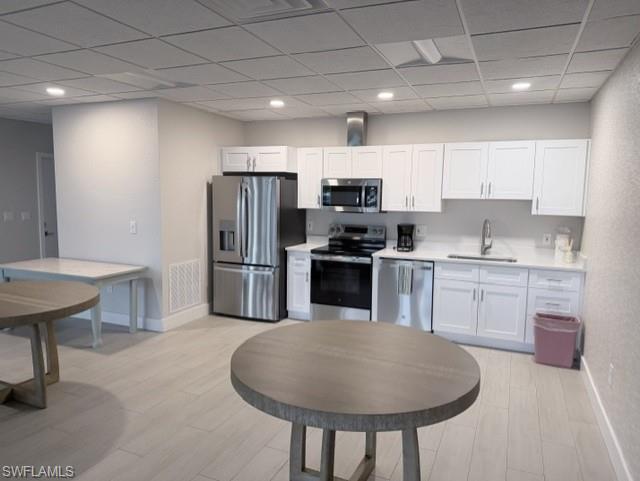 VANDERBILT TOWERS - Residential Lease