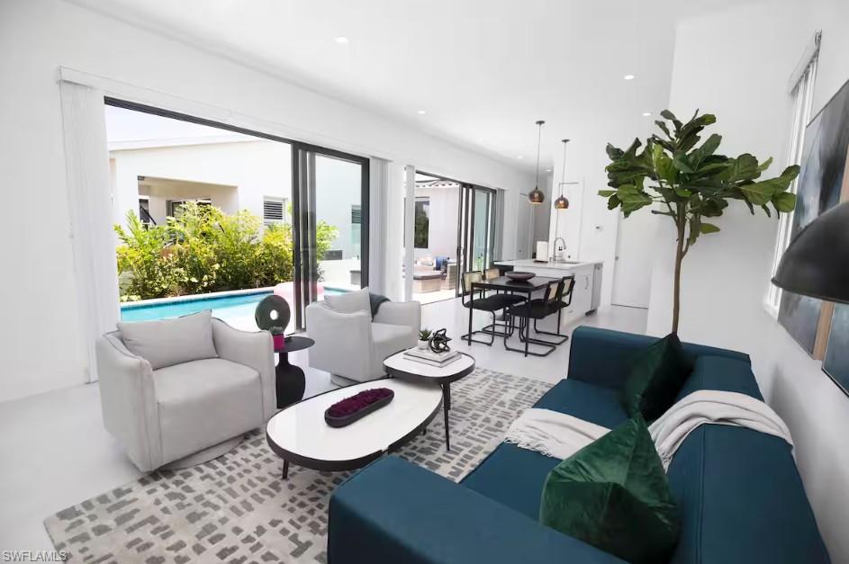 KELLY PLAZA - Residential
