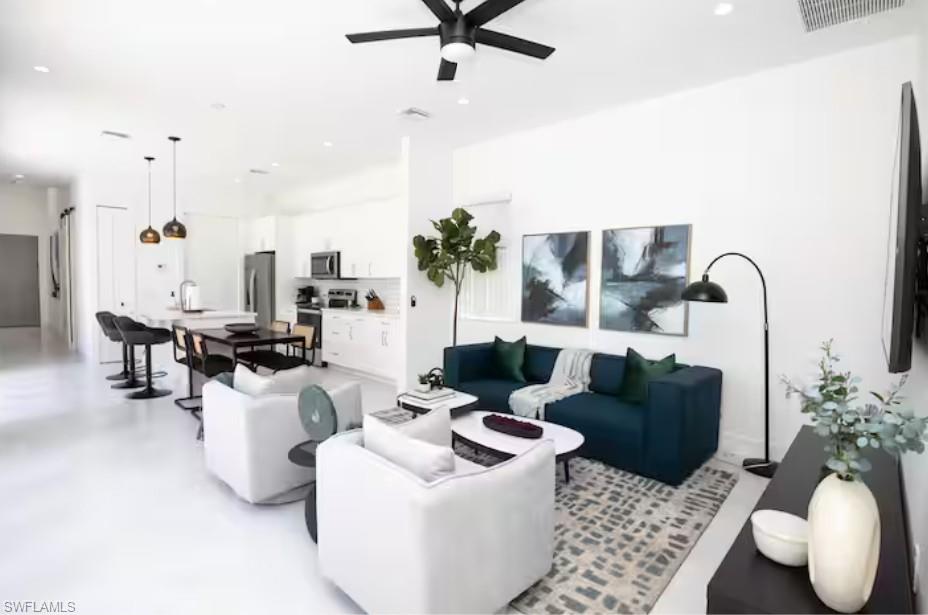 KELLY PLAZA - Residential