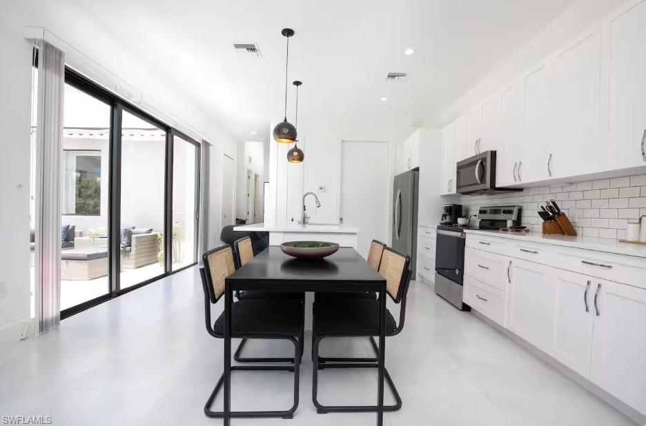 KELLY PLAZA - Residential