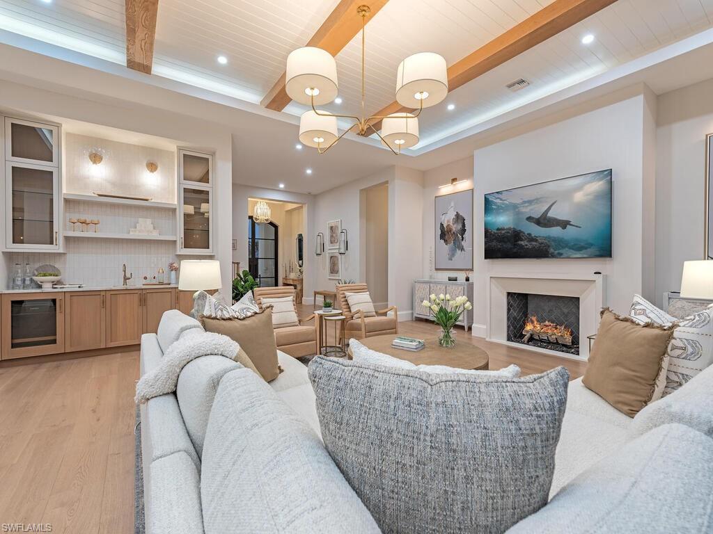 PARK SHORE - Residential