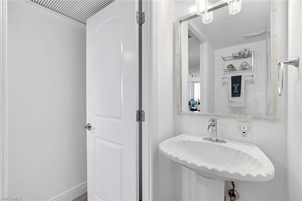 VANDERBILT TOWERS - Residential Lease