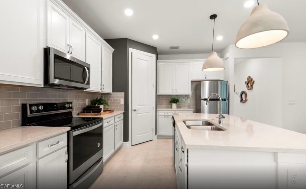 HAMPTON LAKES - Residential