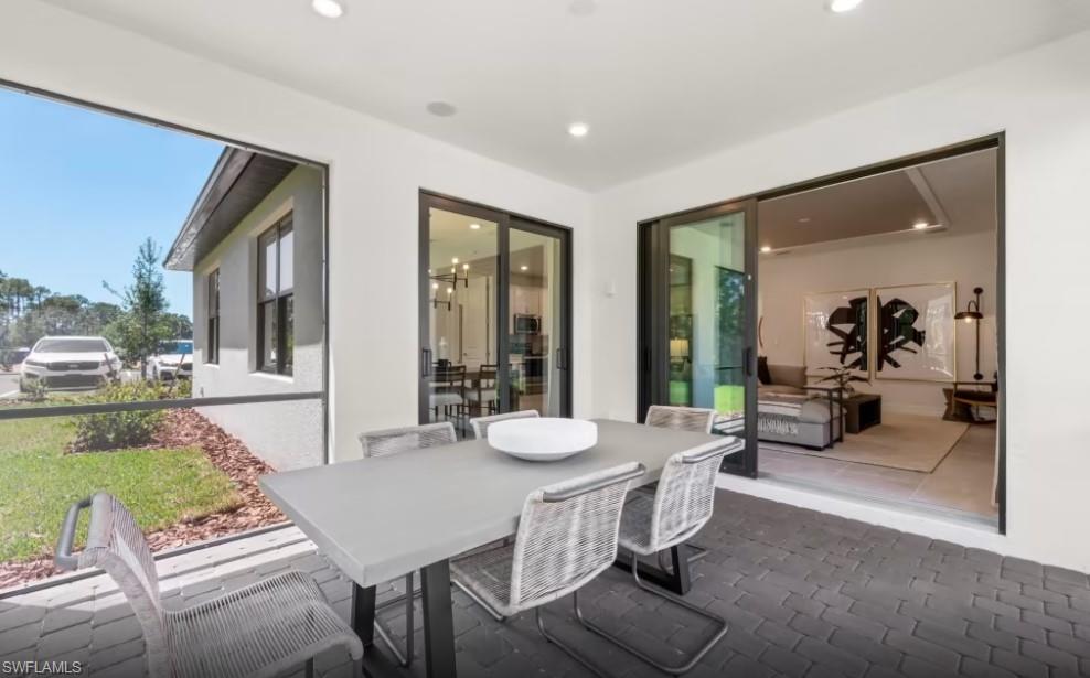 HAMPTON LAKES - Residential
