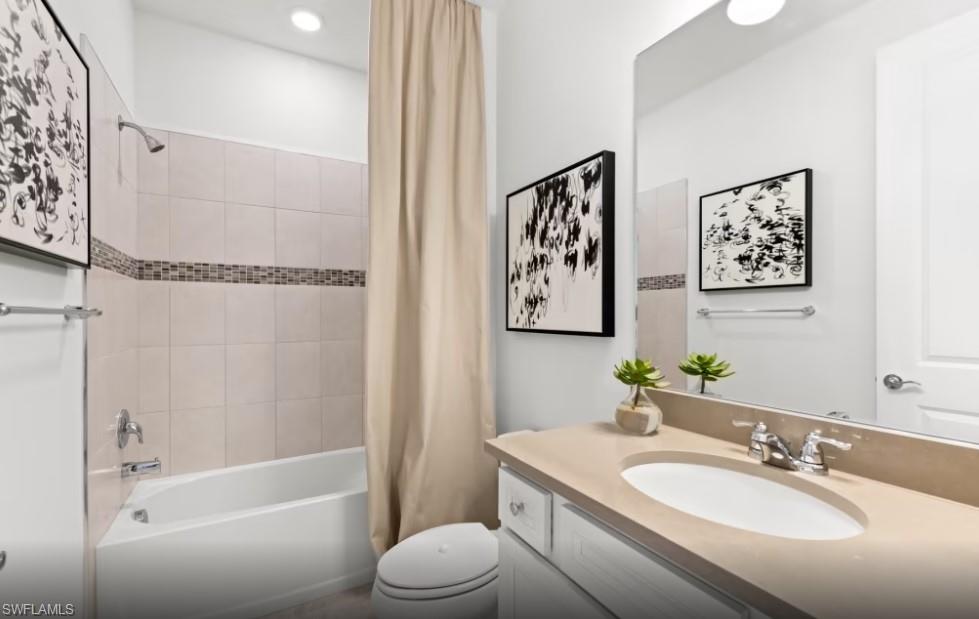 HAMPTON LAKES - Residential