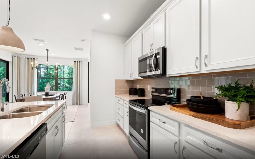 HAMPTON LAKES - Residential