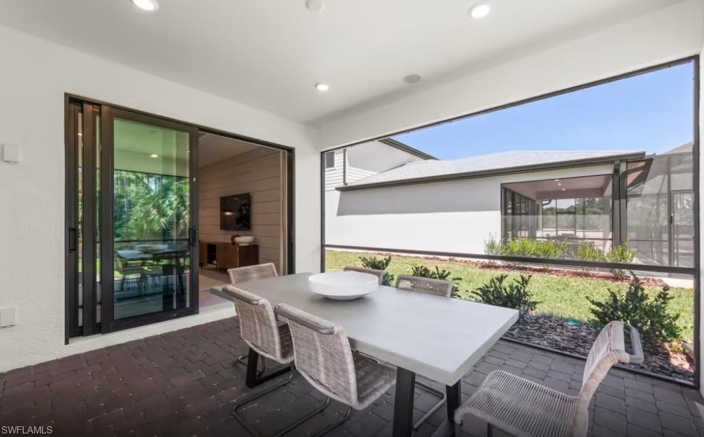 HAMPTON LAKES - Residential