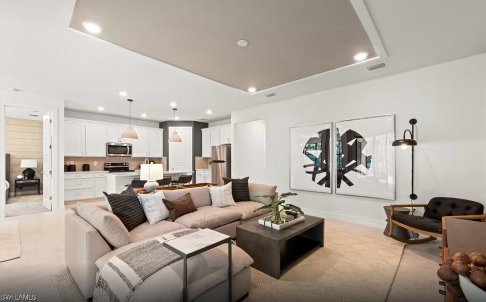 HAMPTON LAKES - Residential