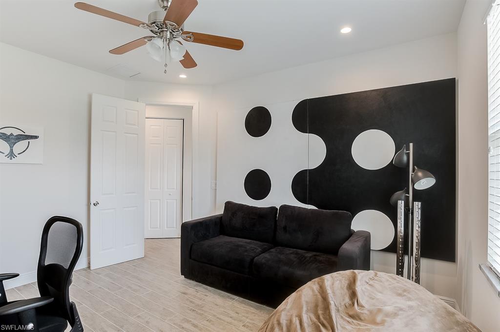 SANDY HOLLOW - Residential