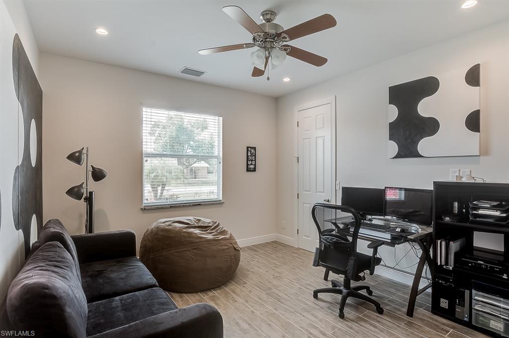 SANDY HOLLOW - Residential