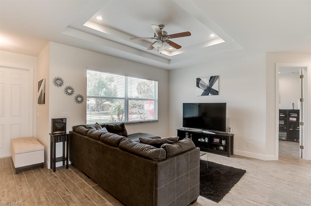 SANDY HOLLOW - Residential