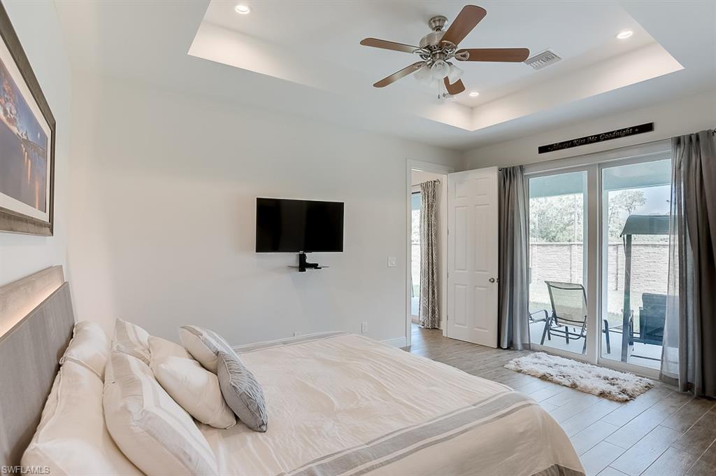 SANDY HOLLOW - Residential