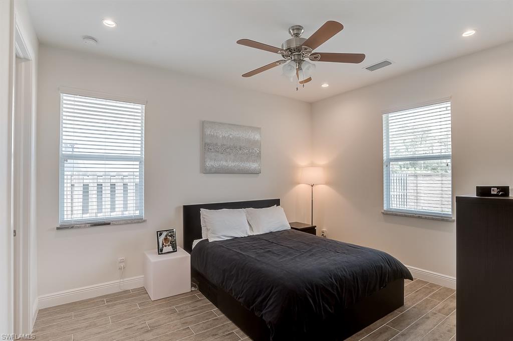 SANDY HOLLOW - Residential