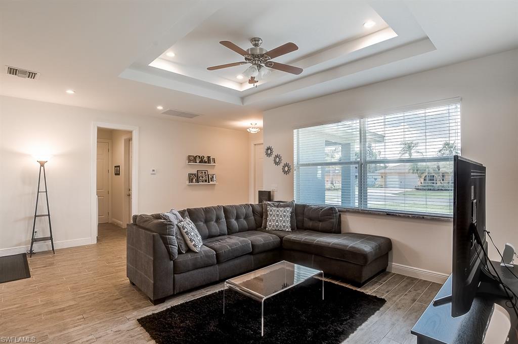 SANDY HOLLOW - Residential
