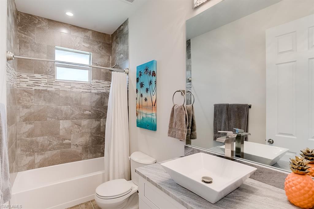 SANDY HOLLOW - Residential