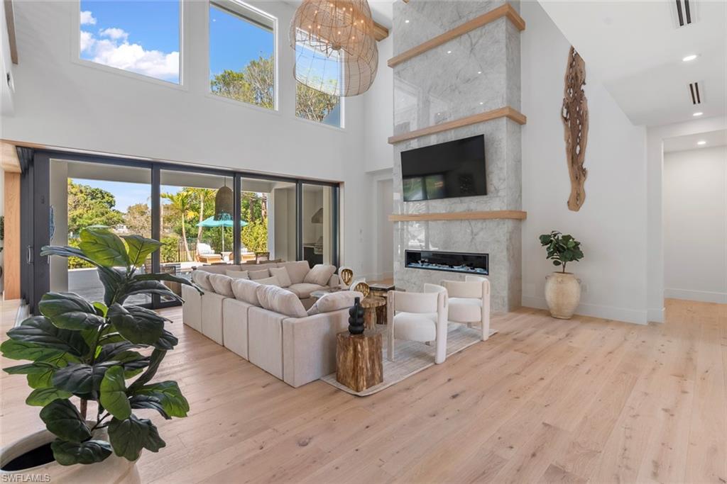 PARK SHORE - Residential