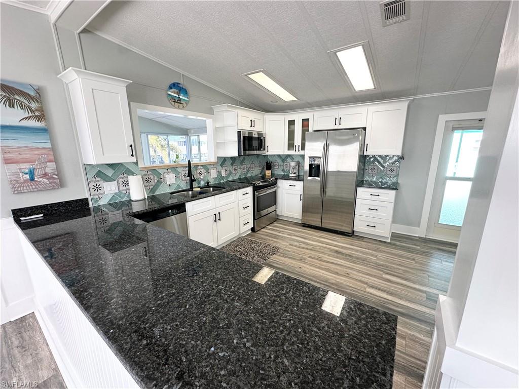 BAYSIDE ESTATES - Residential