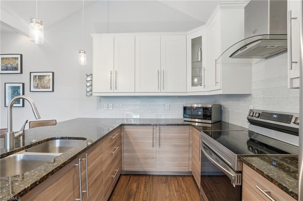 NAPLES TWIN LAKES - Residential
