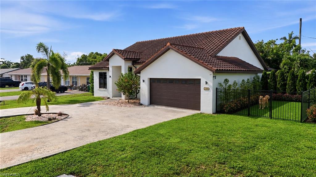 NAPLES TWIN LAKES - Residential