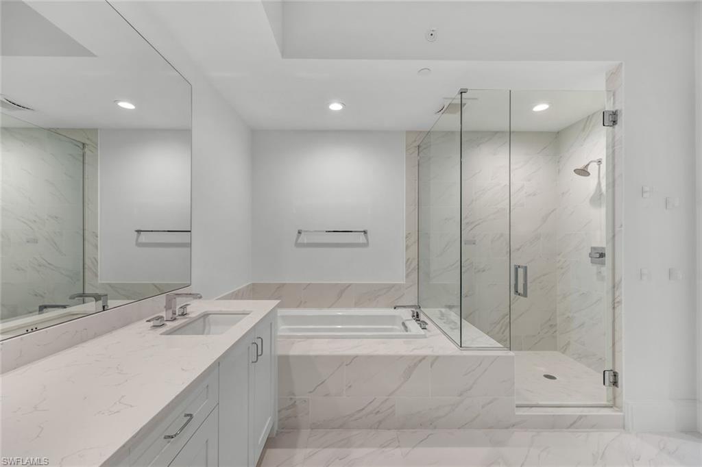 NAPLES SQUARE - Residential