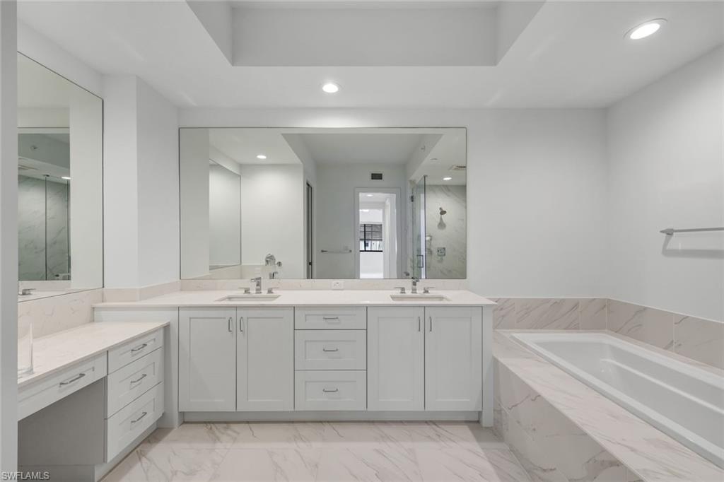 NAPLES SQUARE - Residential