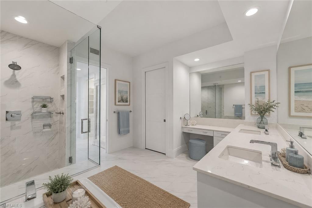 NAPLES SQUARE - Residential