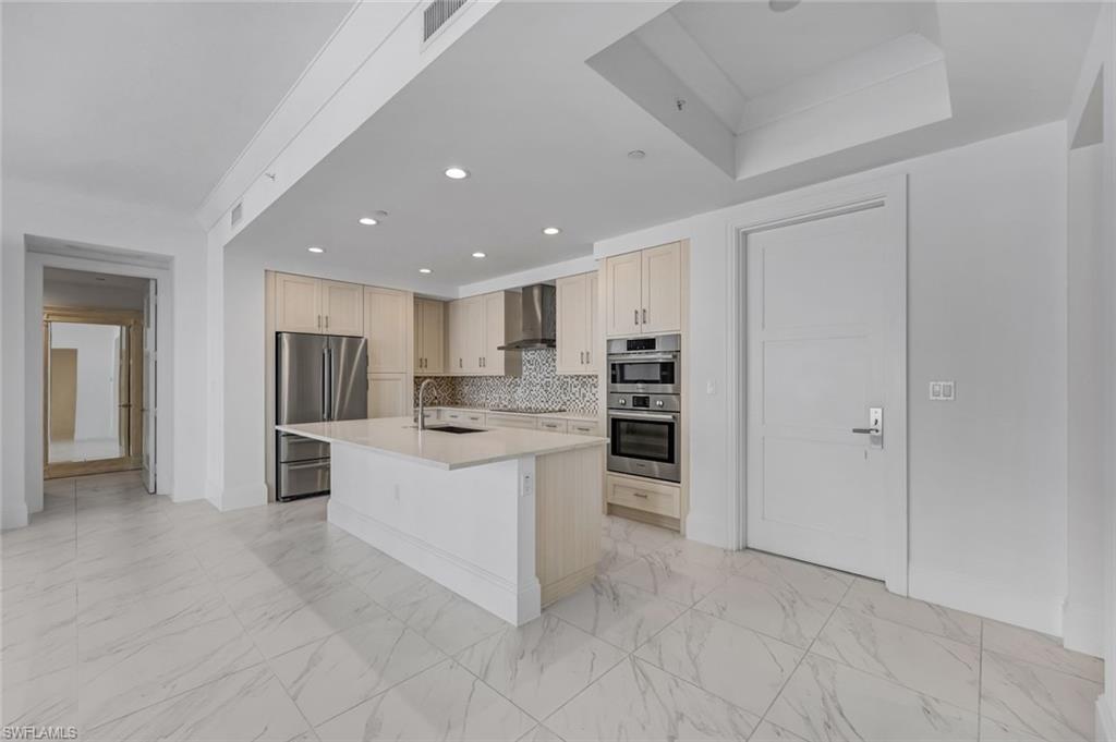 NAPLES SQUARE - Residential