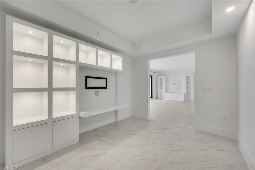 NAPLES SQUARE - Residential