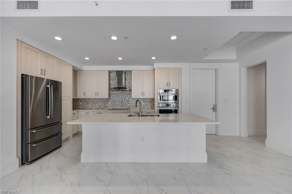 NAPLES SQUARE - Residential