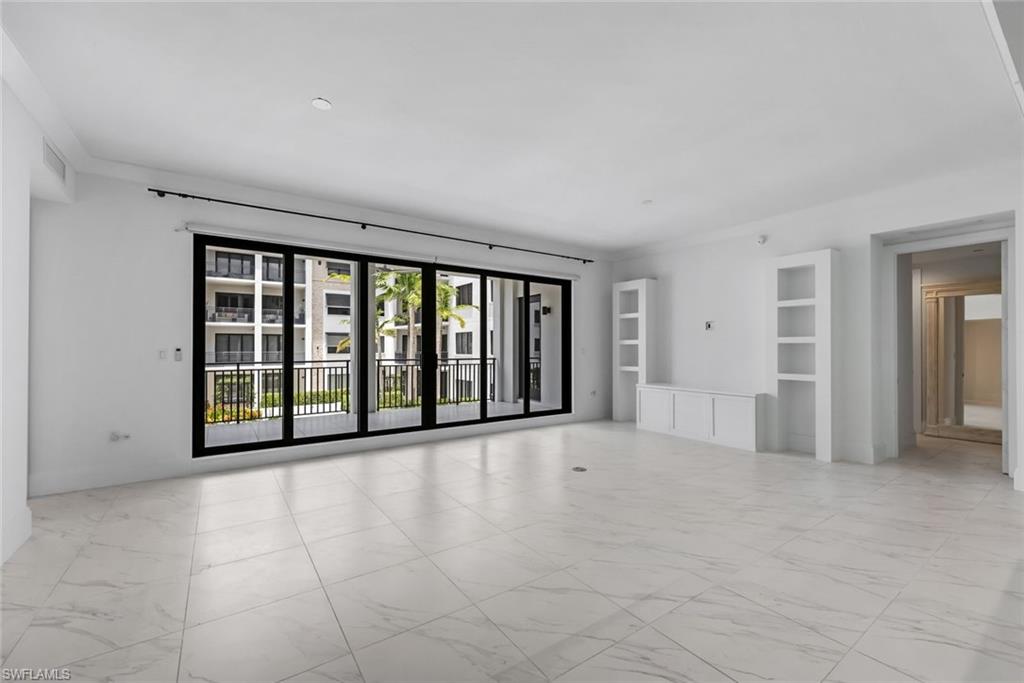 NAPLES SQUARE - Residential