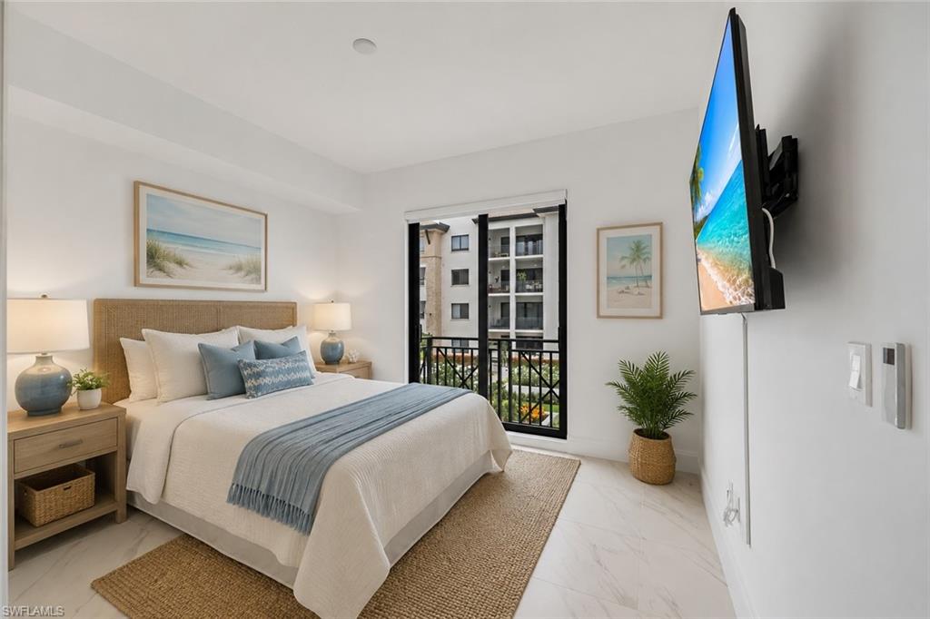 NAPLES SQUARE - Residential