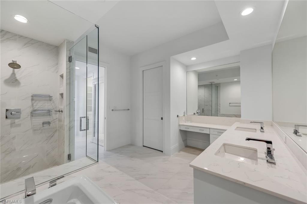 NAPLES SQUARE - Residential