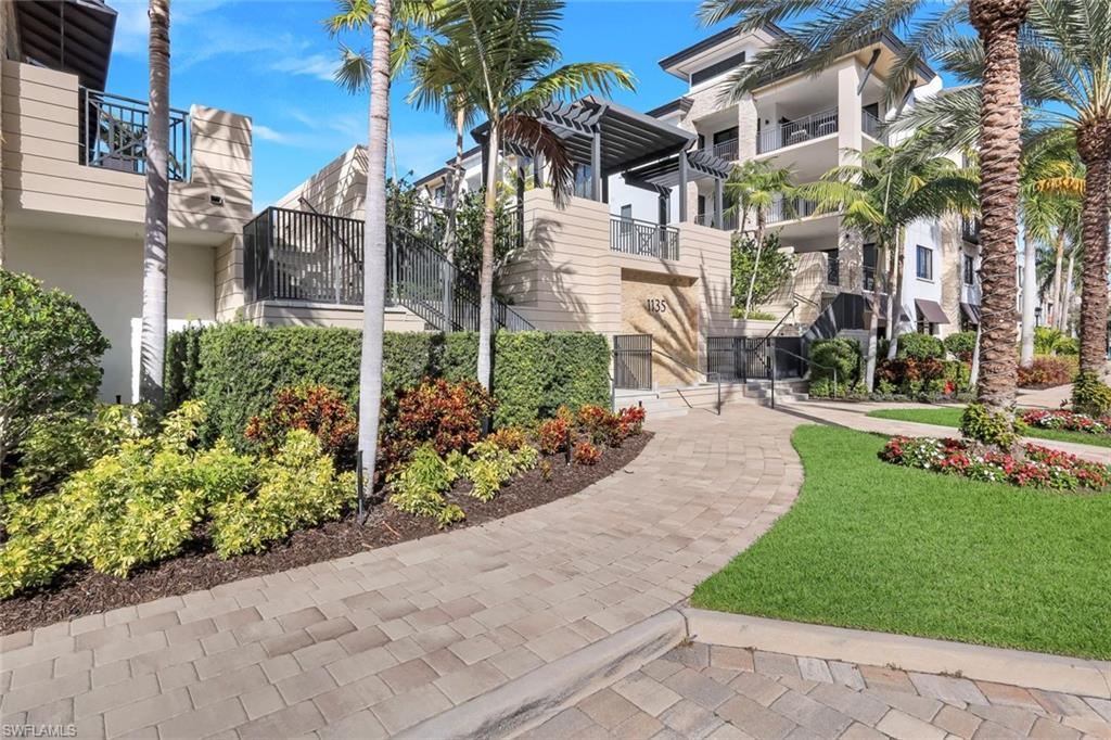 NAPLES SQUARE - Residential