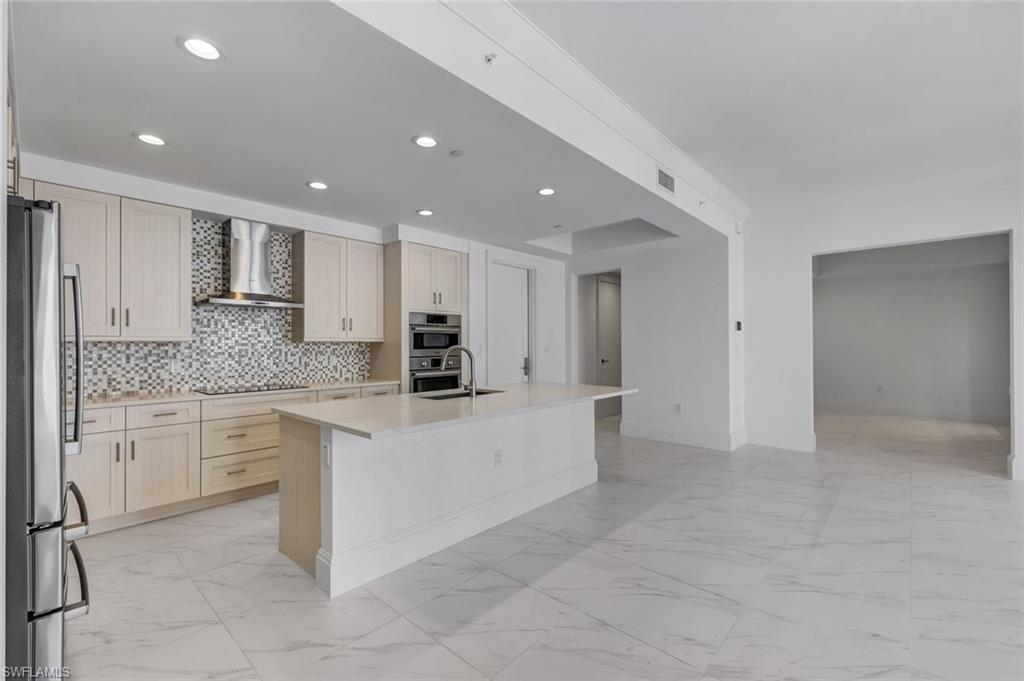NAPLES SQUARE - Residential