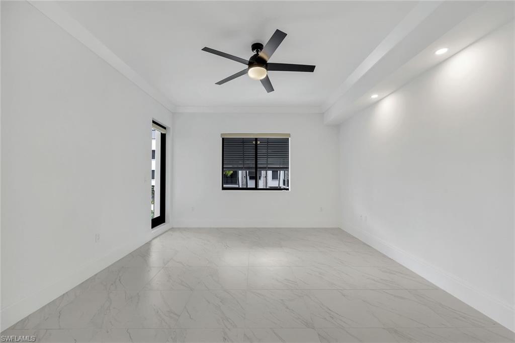 NAPLES SQUARE - Residential