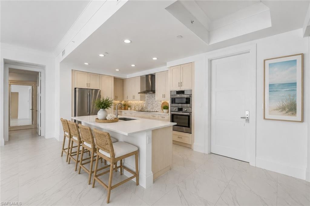 NAPLES SQUARE - Residential