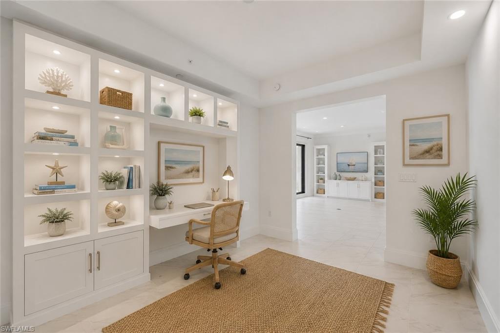 NAPLES SQUARE - Residential
