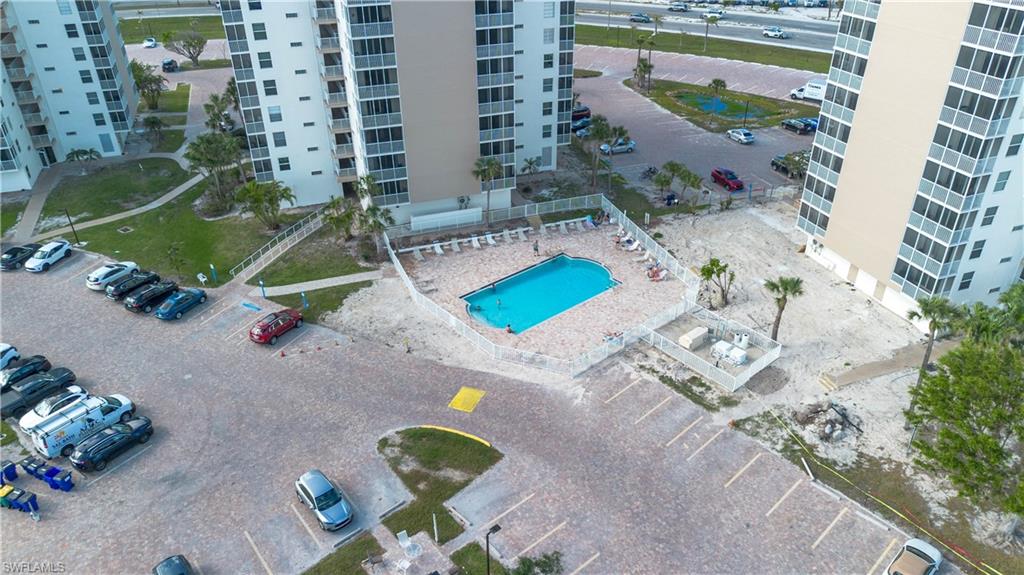 BEACH AND TENNIS CLUB - Residential