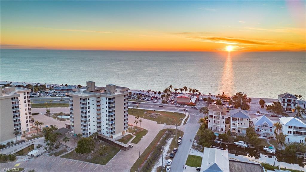 BEACH AND TENNIS CLUB - Residential