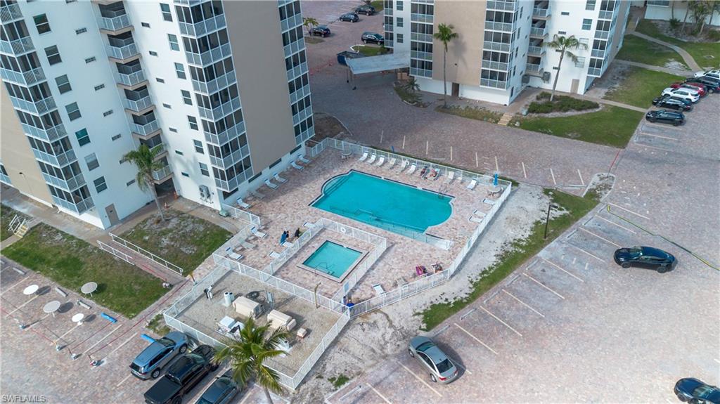BEACH AND TENNIS CLUB - Residential