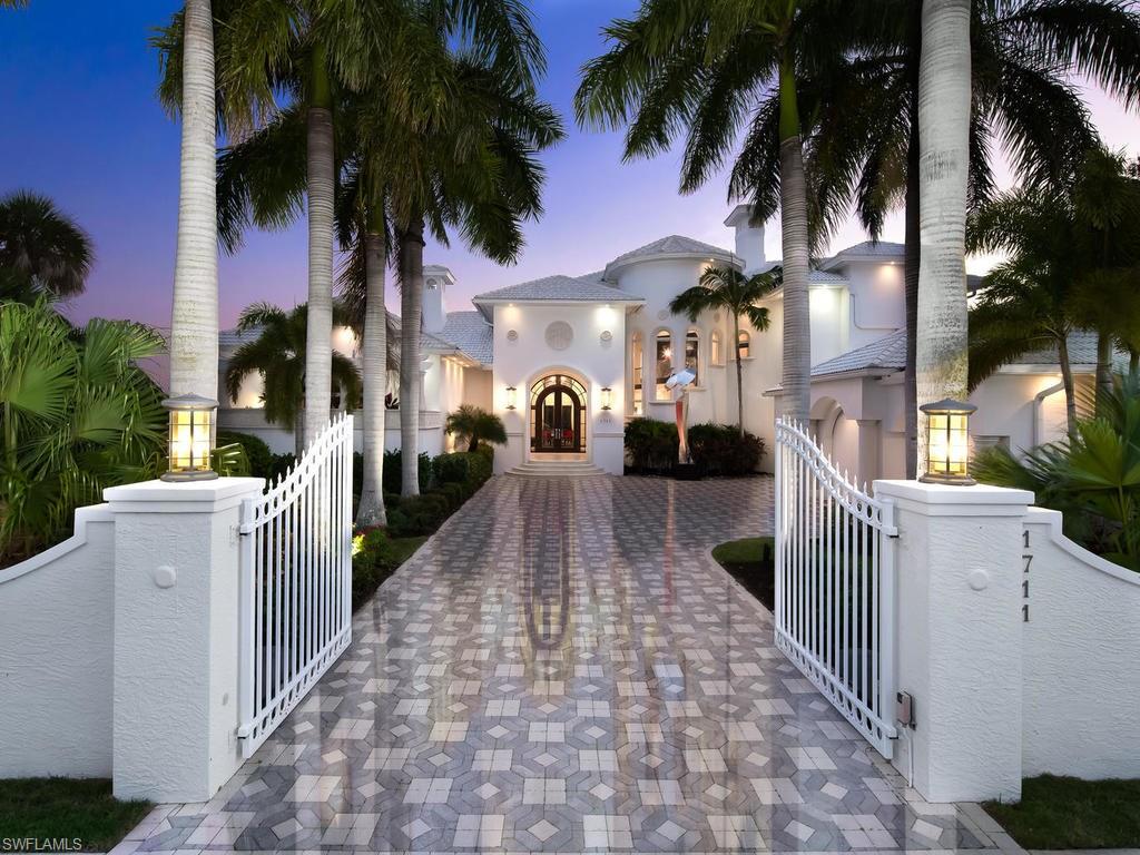 MARCO BEACH - Residential