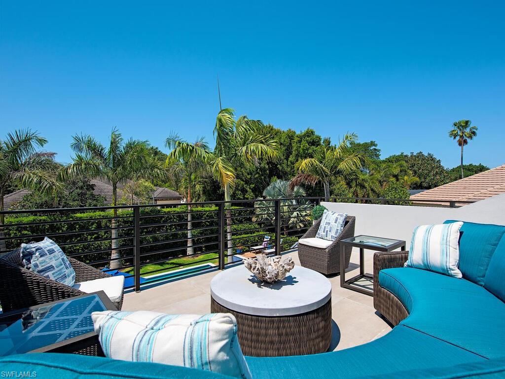 MOORINGS - Residential