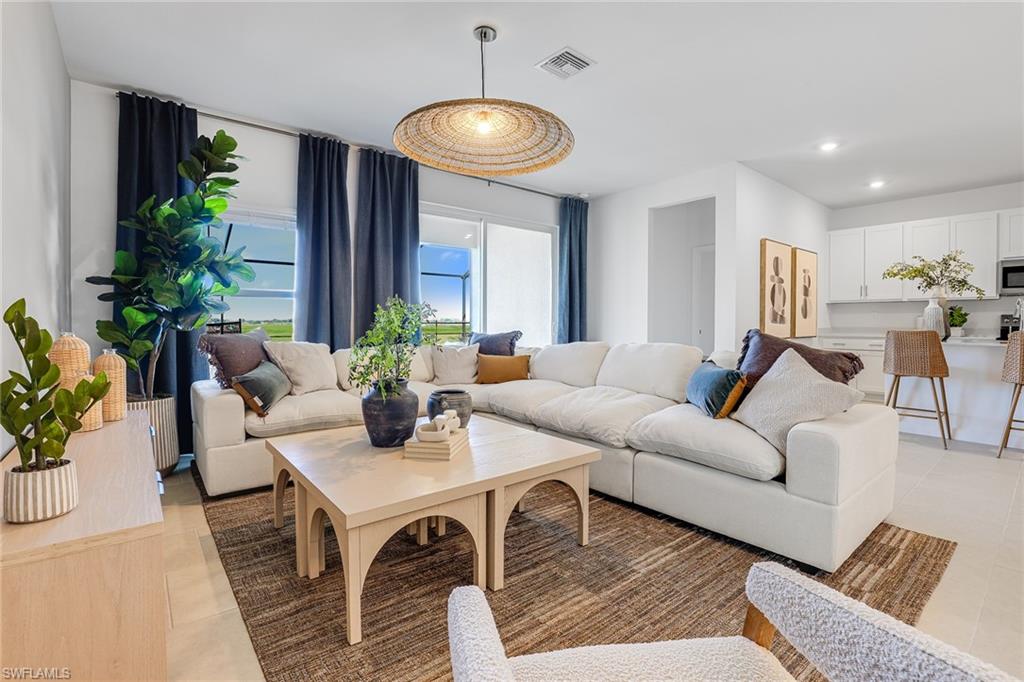 HAMPTON LAKES - Residential