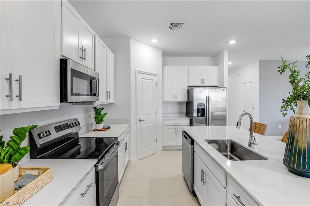 HAMPTON LAKES - Residential