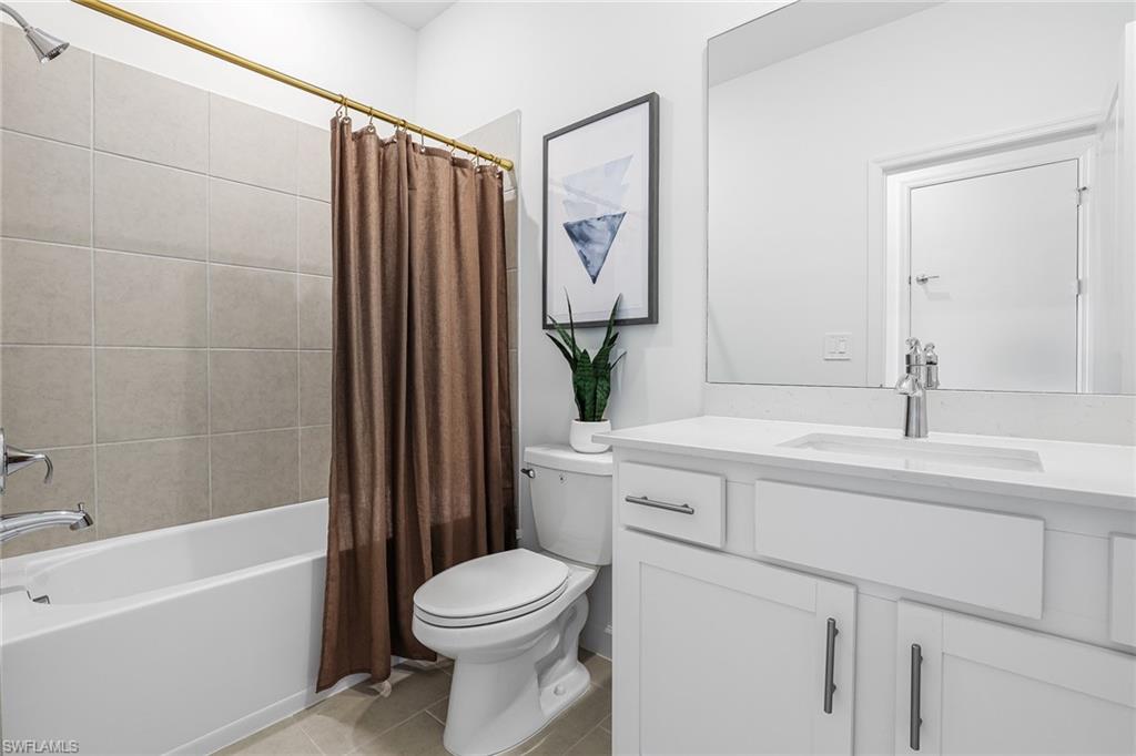 HAMPTON LAKES - Residential