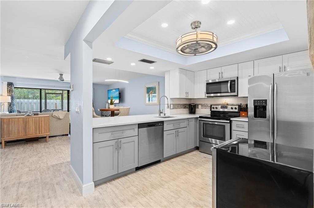 PELICAN RIDGE - Residential