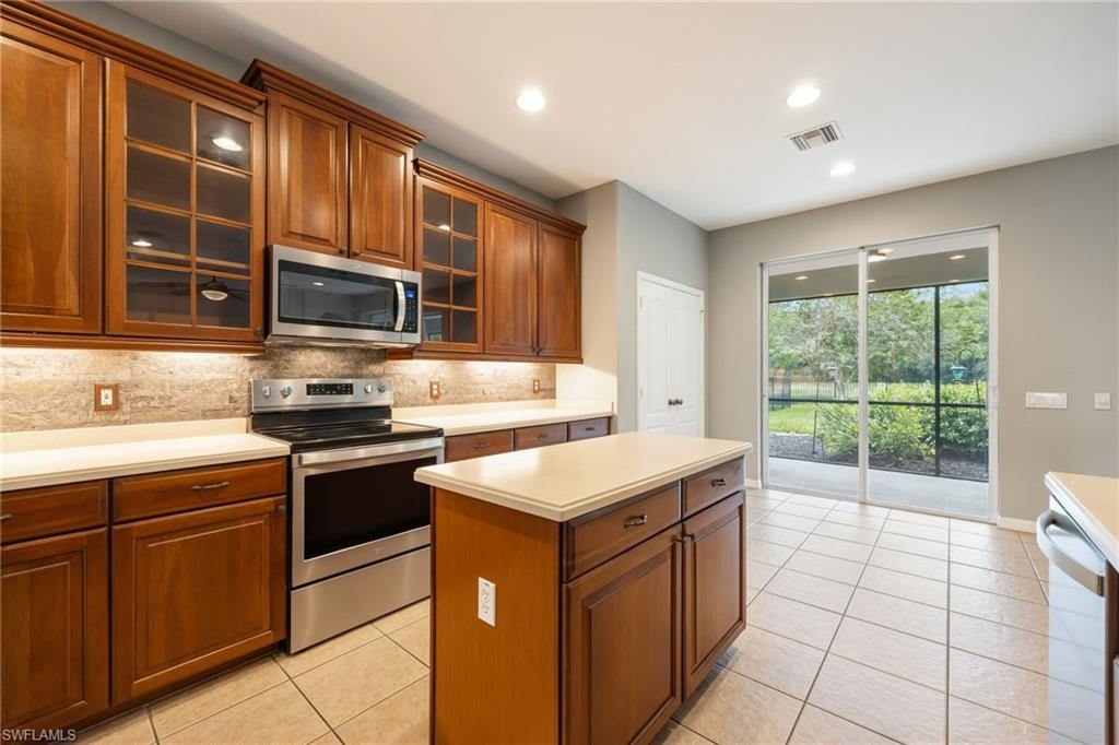 HAMPTON LAKES - Residential